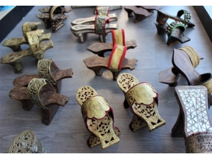 Şehir Şehir Gezip Topladığı Takunyaları Tarihi Dizilere Kiralıyor