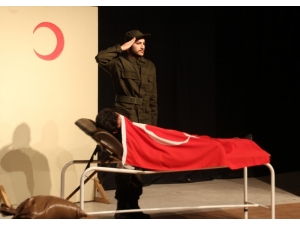 “Zaman Tüneli” Hem Güldürdü Hem Duygulandırdı