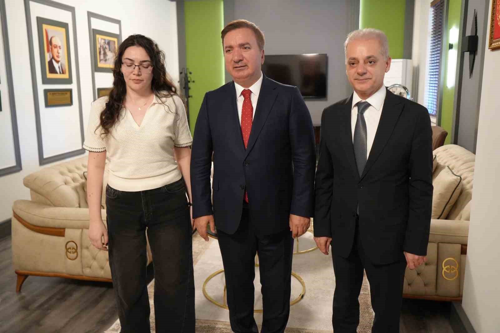 silahli-saldirida-bacagini-kaybetmisti-simdi-bashekim-oldu
