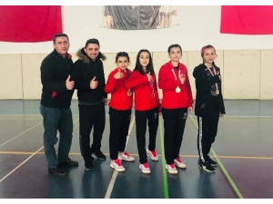 Badminton Bölgesi Birincisi Hafik Oldu