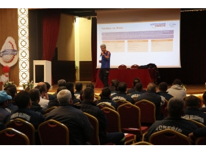 Yüreğir’de Belediye Personeline Afet Bilinci Eğitimi