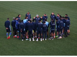 Uğur Tütüneker: “1 Maç Kaybettik Diye Yarıştan Kopmadık”