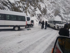 Hakkari-van Kara Yolunda Ulaşım Güçlükle Sağlanıyor