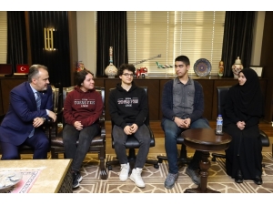 Liseli Öğrencilerden Başkan Aktaş’a Teşekkür