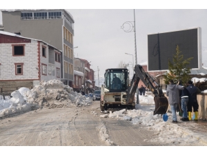 Belediyeden Vatandaşlara ’Çatıdaki Kar Birikintilerini Temizleyin’ Anonsu