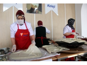 Tekden Öğrencileri Depremzedeler İçin Etkinlik Düzenledi