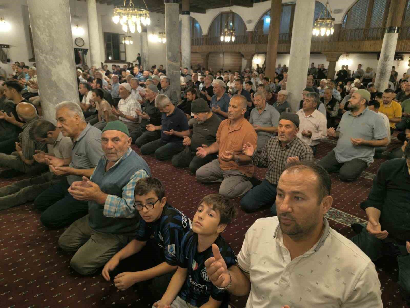 afyonkarahisar-da-mevlid-kandili-husu-icerisinde-gecti
