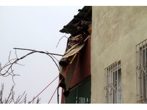 Çatıdan Düşen Şahıs, Afad’ın Operasyonu İle Kurtarıldı