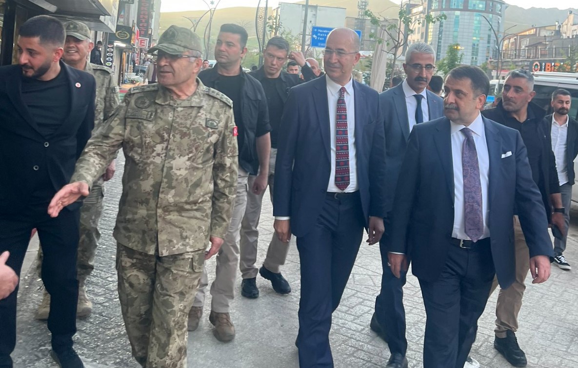 orgeneral-metin-tokel-den-yuksekova-ya-surpriz-ziyaret