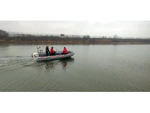 Karadeniz’de Kaybolan 19 Yaşındaki Balıkçıyı Arama Kurtarma Çalışmaları Devam Ediyor