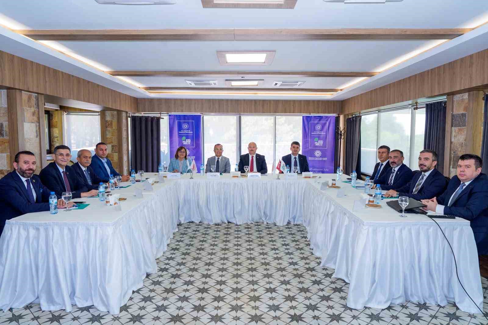 ipekyolu-kalkinma-ajansi-yonetim-kurulu-gaziantep-te-toplandi