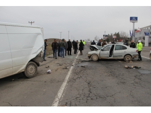 Diyarbakır’da Zincirleme Trafik Kazası: 2 Ağır Yaralı