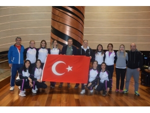 Hokeyin Sultanları Avrupa Şampiyonluğu İçin Litvanya’ya Gitti