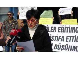 Kartal’da Özel Okulun Velileri Okul Önünde Eylem Yaptı