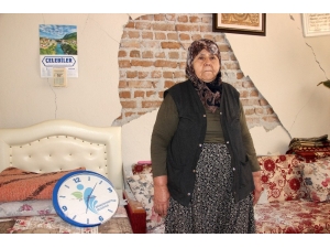 Depremde Zaman Durdu Büyük Korku Yaşadı