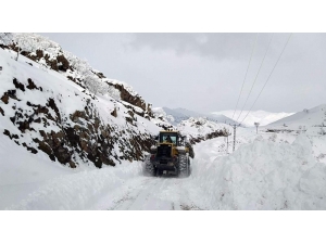 Siirt’te 15 Köy Yolu Ulaşıma Kapandı