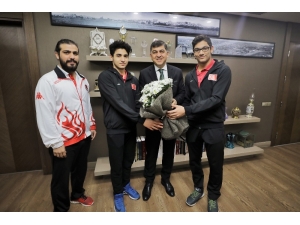 Ay-yıldızlı Kulaçlar Başarıya Kenetlendi