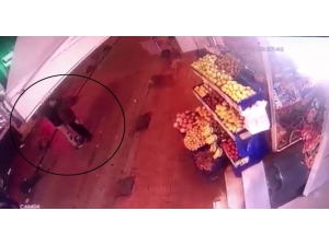 Beyoğlu’nda Cep Telefonu Hırsızlığı Kamerada