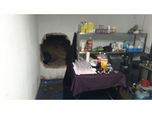 Mühürlenen Yere Kapı Açtılar, Tekrar Kumar Oynarken Yakalandılar