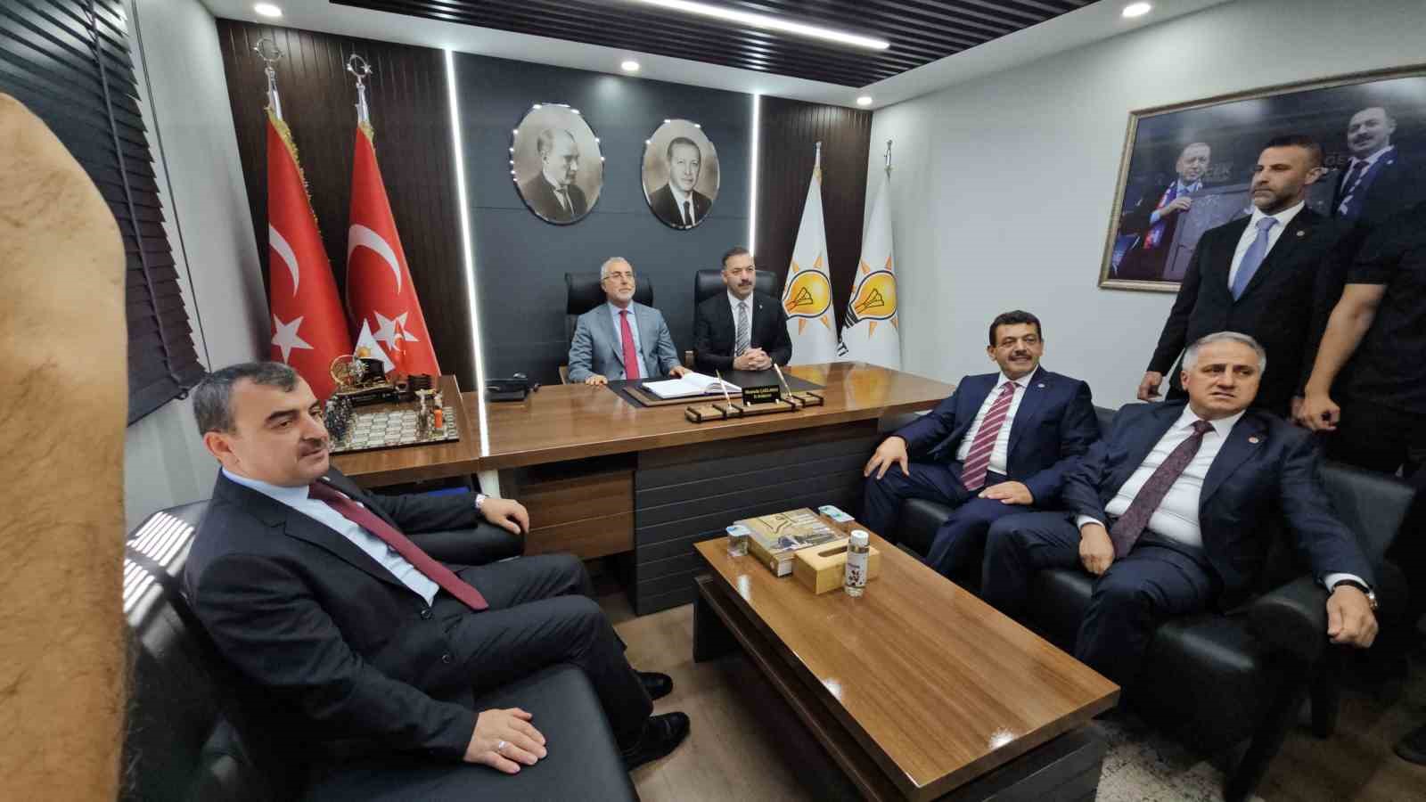 bakan-isikhan-zonguldak-ta-ziyaretlerde-bulundu