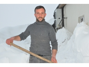 Çatıdaki Karı Temizlerken Ölümden Dönen Özgenç, O Anları Anlattı