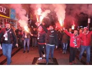 Sivassporlu Taraftarlardan Hakemlere Yürüyüşlü Tepki