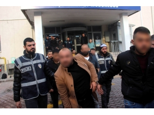 Kayseri’de Aranan Şahıslara 120 Polis İle Şafak Operasyonu: 32 Gözaltı