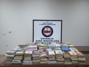 Kars’ta Yüzlerce Bandrolsüz Kitap Yakalandı