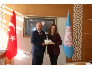 Yazar Ögretmenden Müdür Başyiğit’e Ziyaret