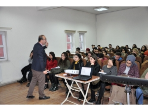 Şırnak’ta Gönüllü Öğretmenlerin Ücretsiz Kpss Kursuna Yoğun İlgi