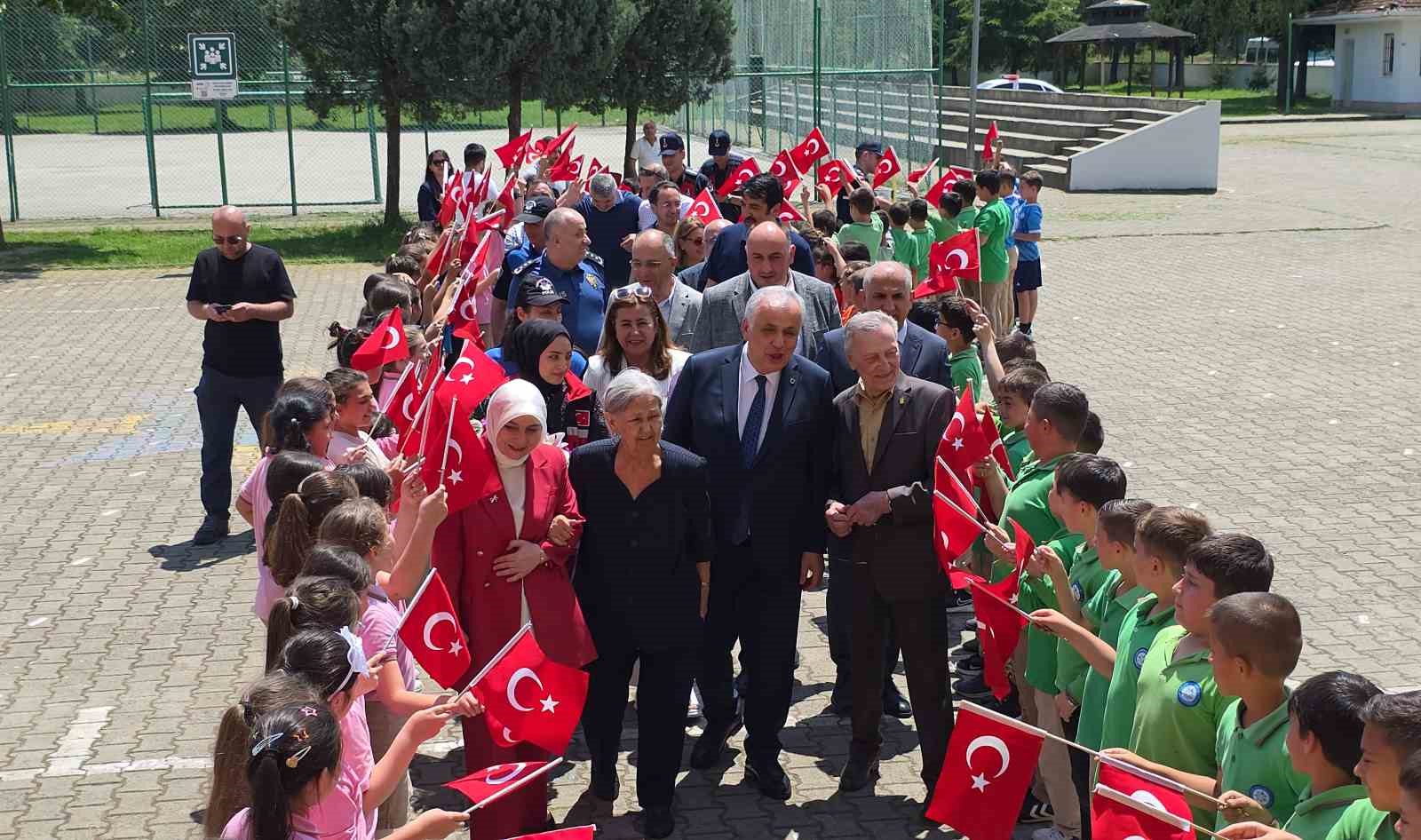 duzce-de-sehit-ailesini-duygulandiran-salon-acilisi
