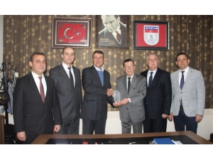 Çeyrek Asırdan Bu Yana Hiç Şikayet Getirmeyen Şoföre Ödül