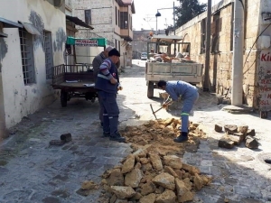 Tarsus’ta Bozulan Yolların Onarımı Sürüyor