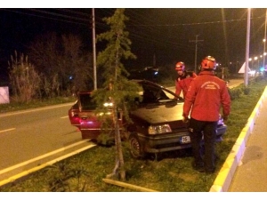 Edremit’te Özel Araç Orta Refüje Çıktı