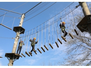 Subü Öğrencileri Macerapark Parkurlarında Adrenalin Dolu Bir Gün Geçirdi