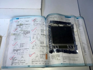 Uyuşturucu Taciri, Ales Sınava Hazırlık Kitabının İçerisine Hassas Terazi Gizledi