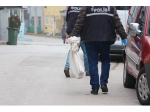 İzmit’te Boş Binada Bulunan Tüfekler Polisi Alarma Geçirdi