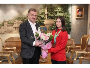 Başkanı Usta, Milli Karatecileri Makamında Ağırladı