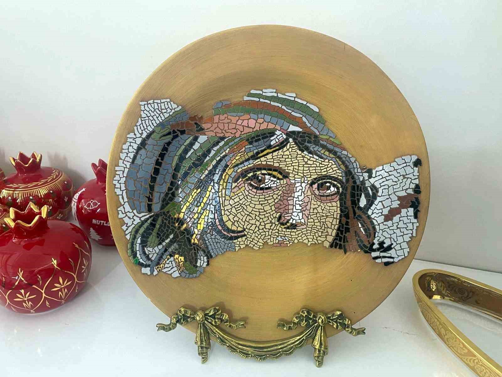 bursa-nin-tarihi-mekanlari-cam-susleme-sanatiyla-cam-urunlerde-bulusuyor