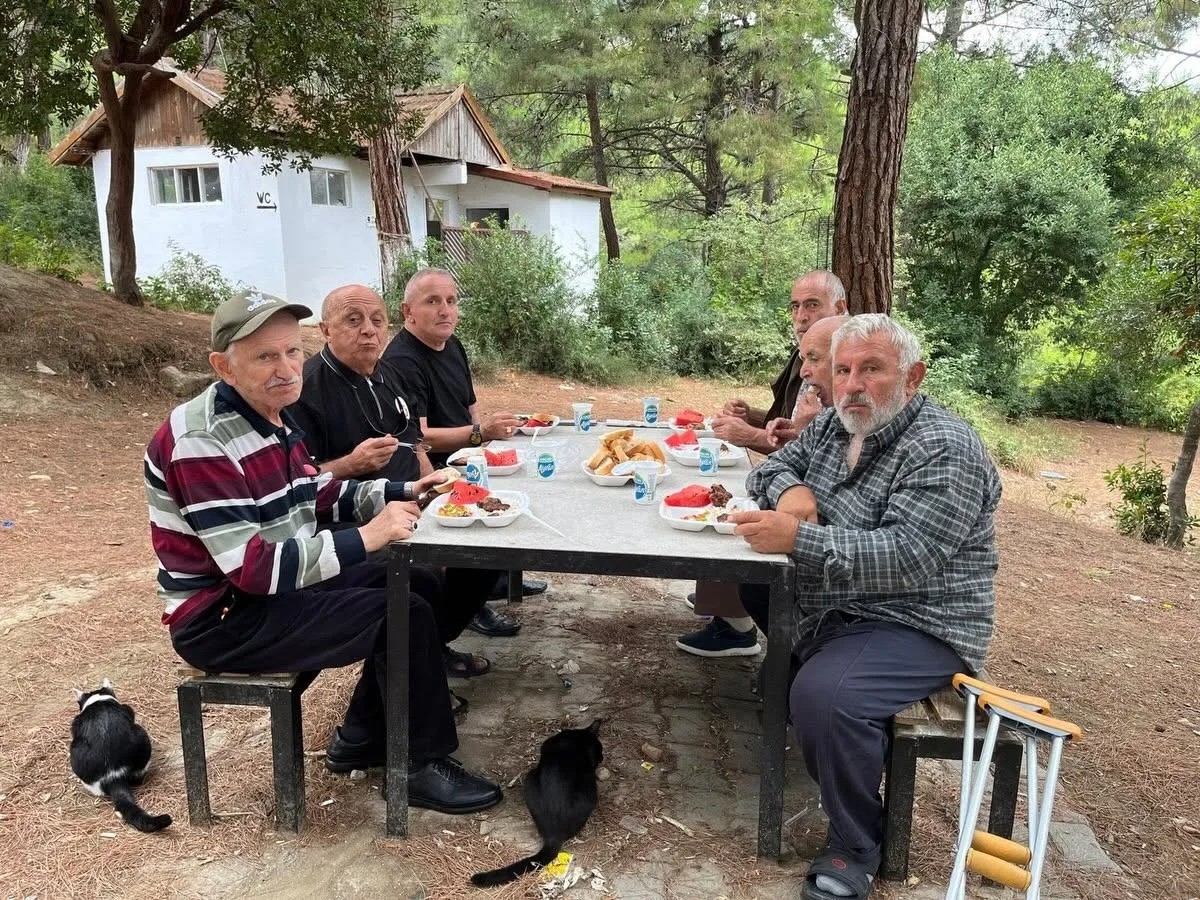 gerze-de-huzurevi-sakinleri-dogada-moral-depoladi