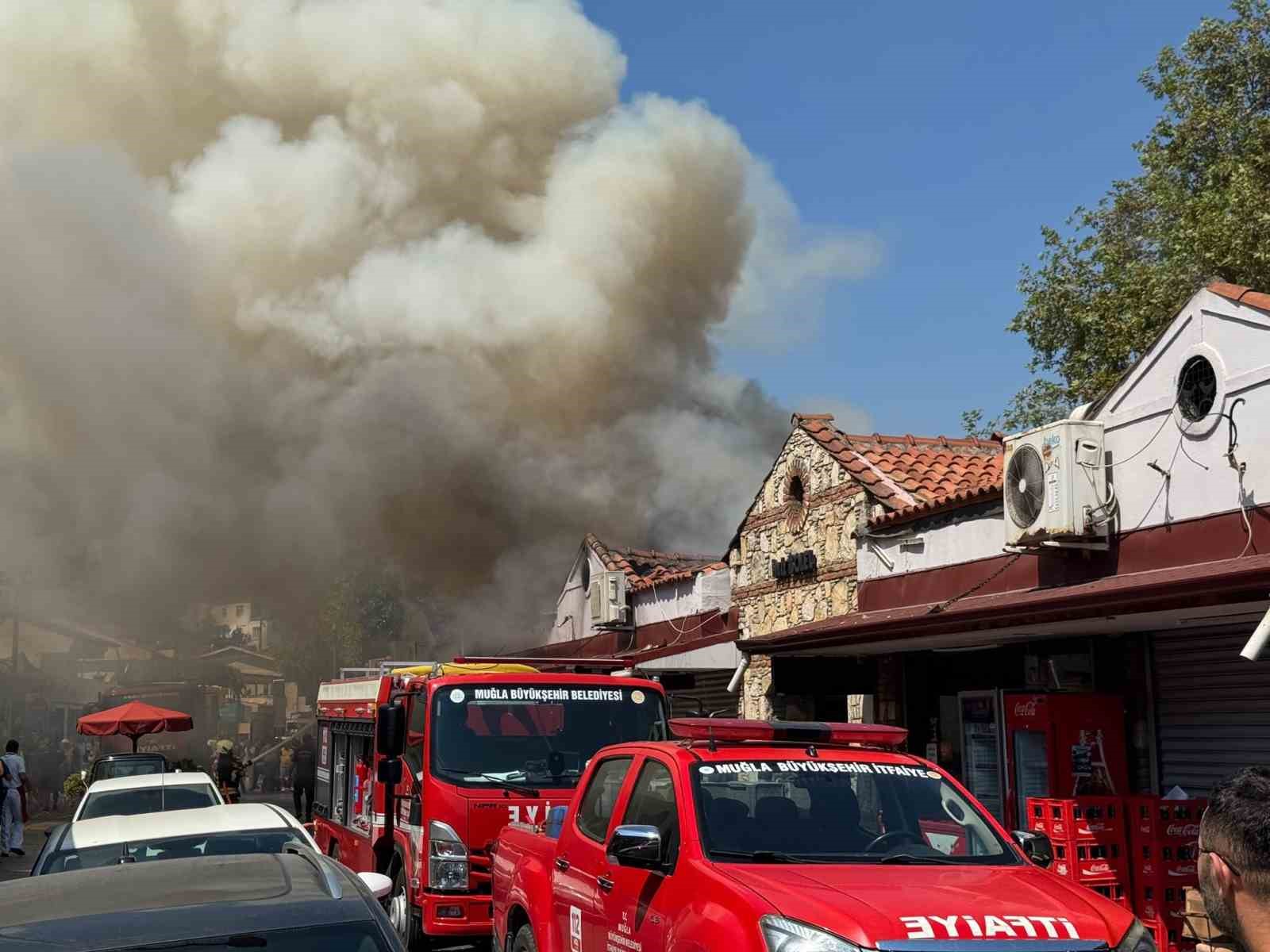 fethiye-balik-hali-nde-cati-yangini