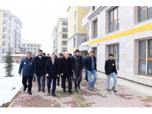 Bakan Yardımcısı Suver, Yeşilyurt’ta Kentsel Dönüşüm Projelerini İnceledi