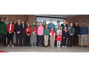 Manyas’ta İstiklal Marşı Okuma Yarışması Yapıldı