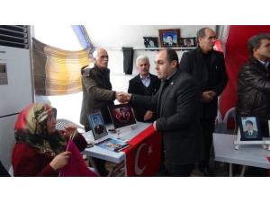 Şehit Yakınları Ve Gazilerden Evlat Nöbetindeki Ailelere Ziyaret