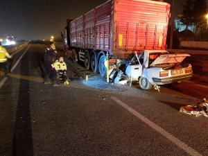 Kamyona Arkadan Çarpan Sürücü, Kaza Yerinde Hayatını Kaybetti