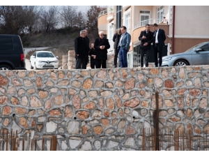 Başkan Şahin Cami İnşaatında İncelemelerde Bulundu