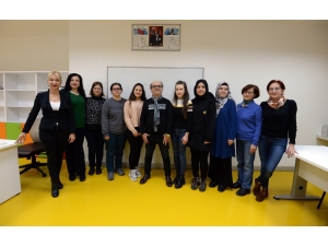 Osmek Dünya Dilini Öğretiyor