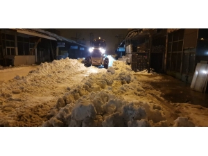 Tuşba Belediyesinin Kar Mesaisi Gece De Devam Ediyor