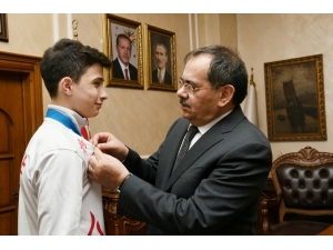 Başkan Demir’den Başarılı Sporculara Ödül