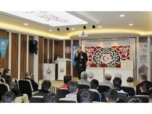 Başkan Kılınç, Lise Öğrencilerine Kitap Dağıttı